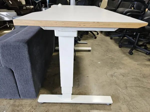 ki sit stand desk side view