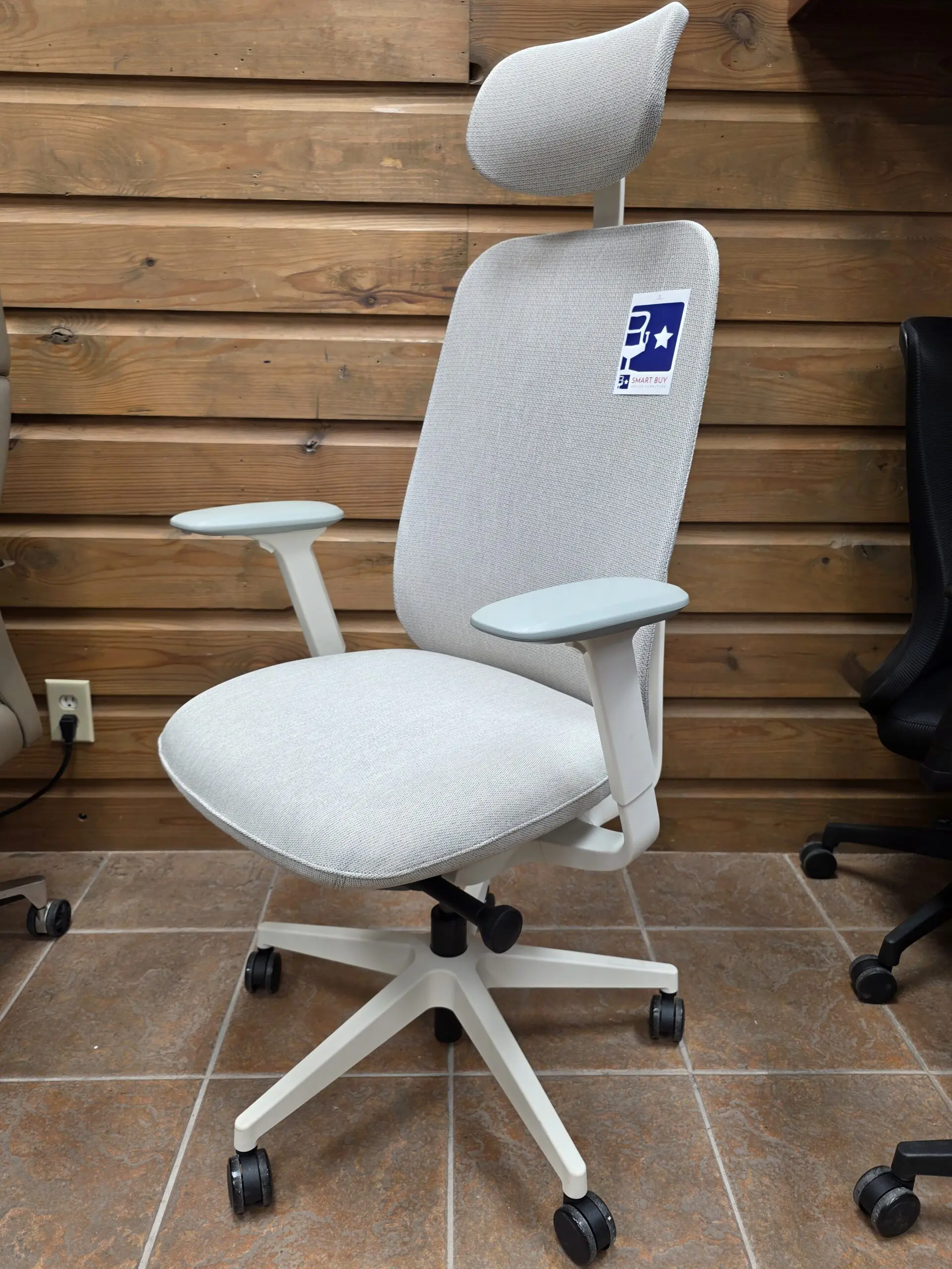 New EAC Mesh-Back Chair with Headrest