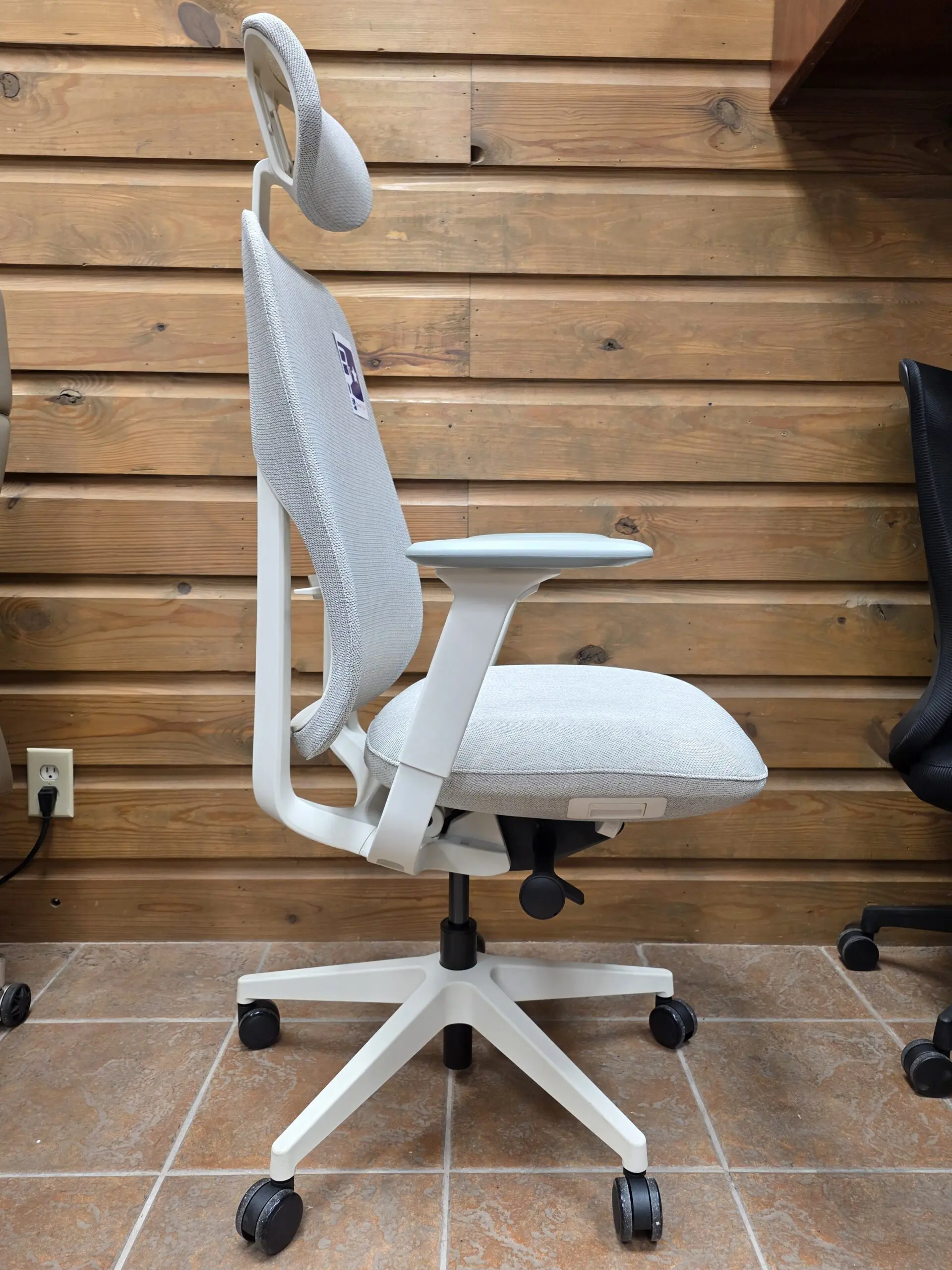 New EAC Mesh-Back Chair with Headrest - Image 6