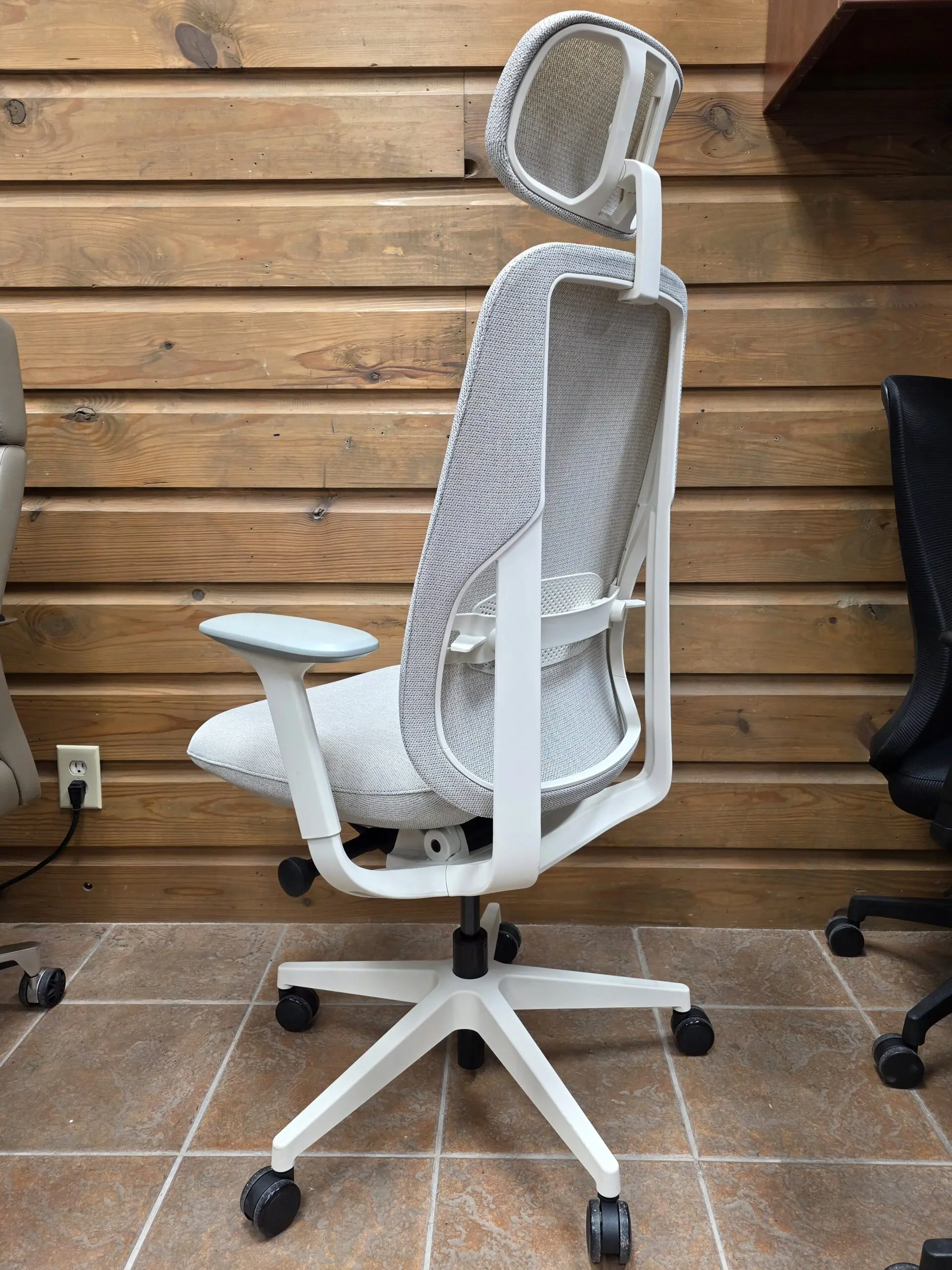 New EAC Mesh-Back Chair with Headrest - Image 9