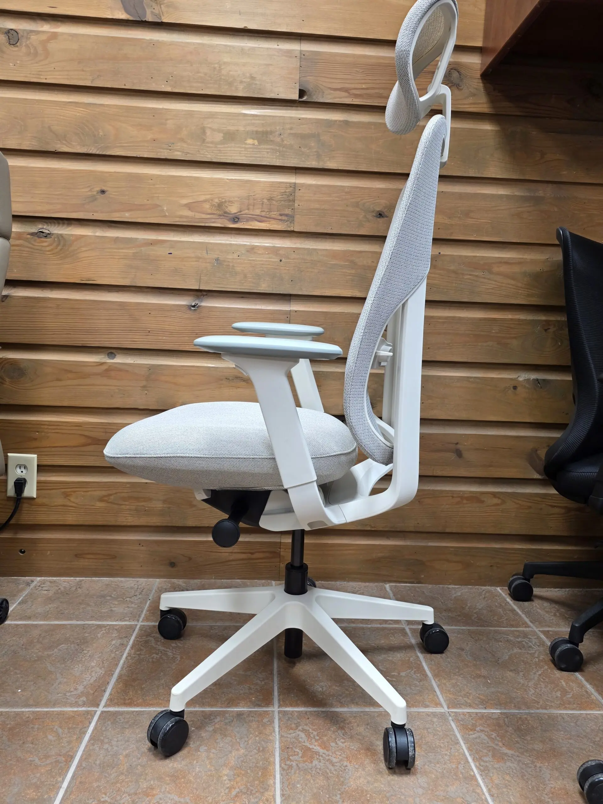 New EAC Mesh-Back Chair with Headrest - Image 10