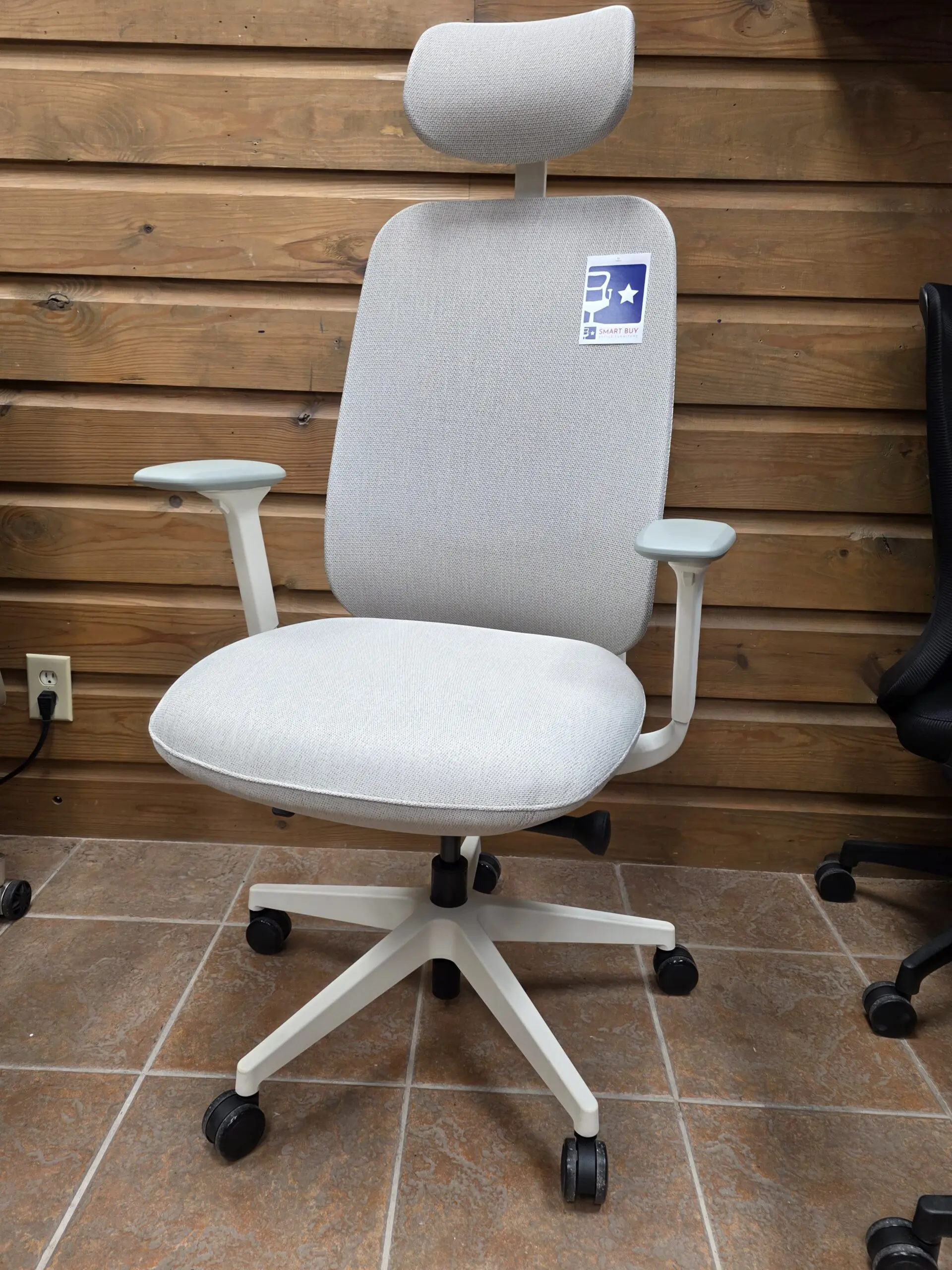 New EAC Mesh-Back Chair with Headrest - Image 11