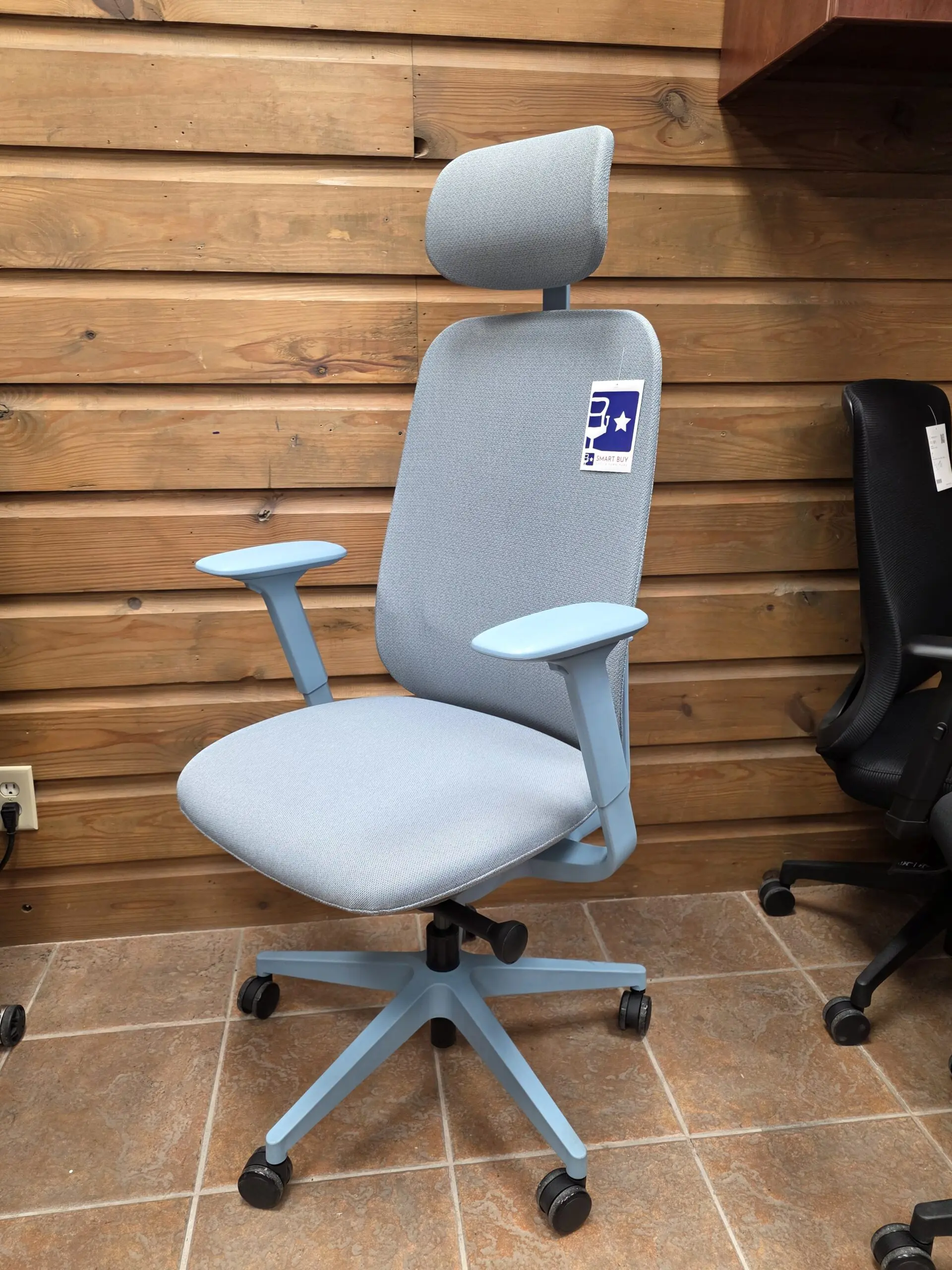 New EAC Mesh-Back Chair with Headrest - Image 3