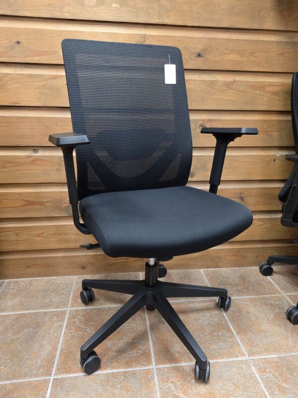 Affordable Ergonomic Office Chair – Black Mesh Desk Chair with Adjustable Armrests and 360° Swivel Base - SS391 - Image 5