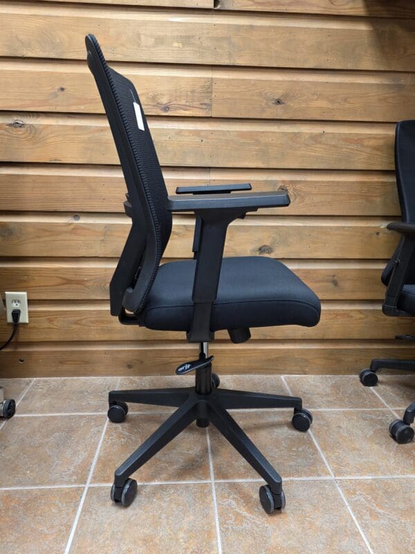 Affordable Ergonomic Office Chair – Black Mesh Desk Chair with Adjustable Armrests and 360° Swivel Base - SS391 - Image 4