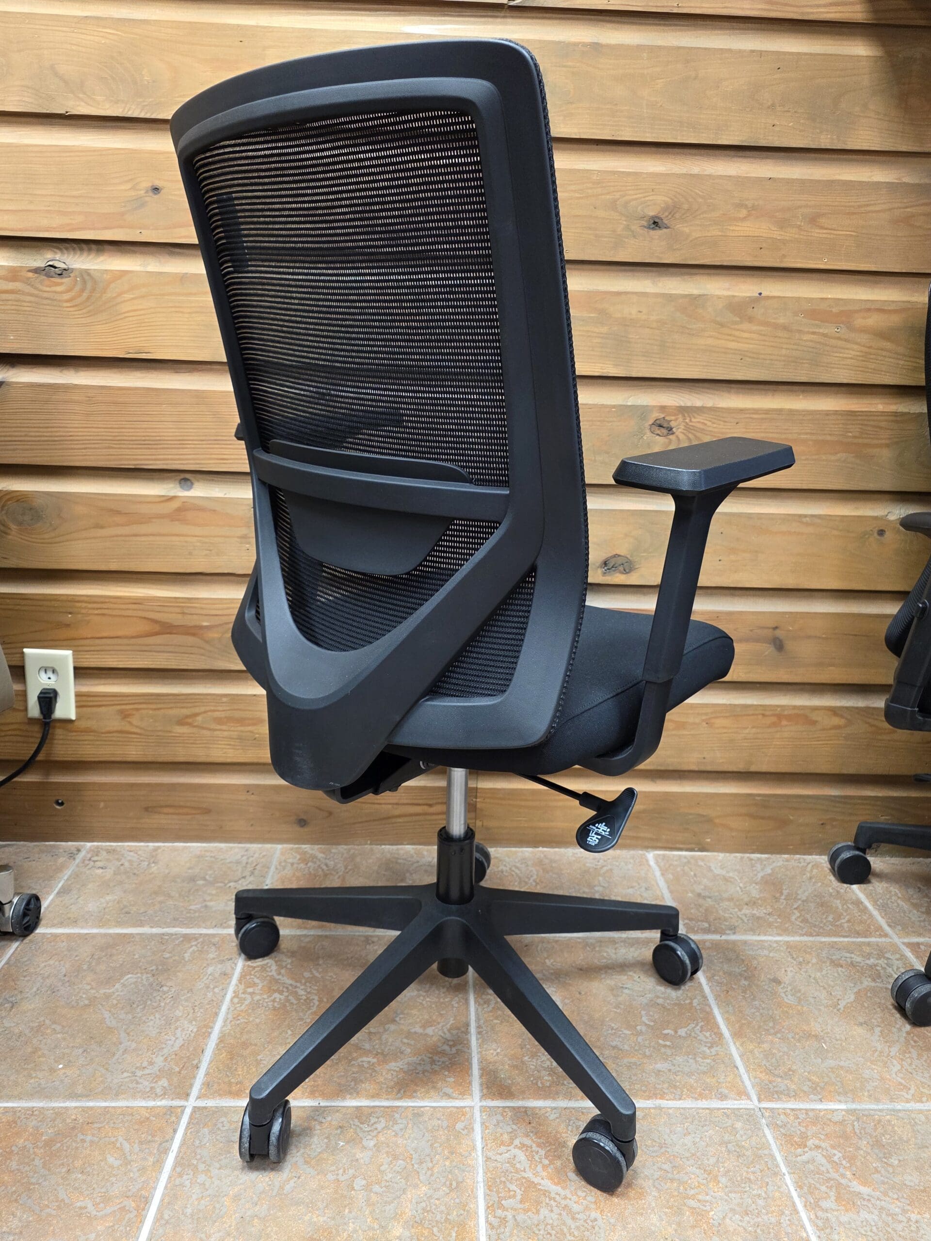 Affordable Ergonomic Office Chair – Black Mesh Desk Chair with Adjustable Armrests and 360° Swivel Base - SS391 - Image 3