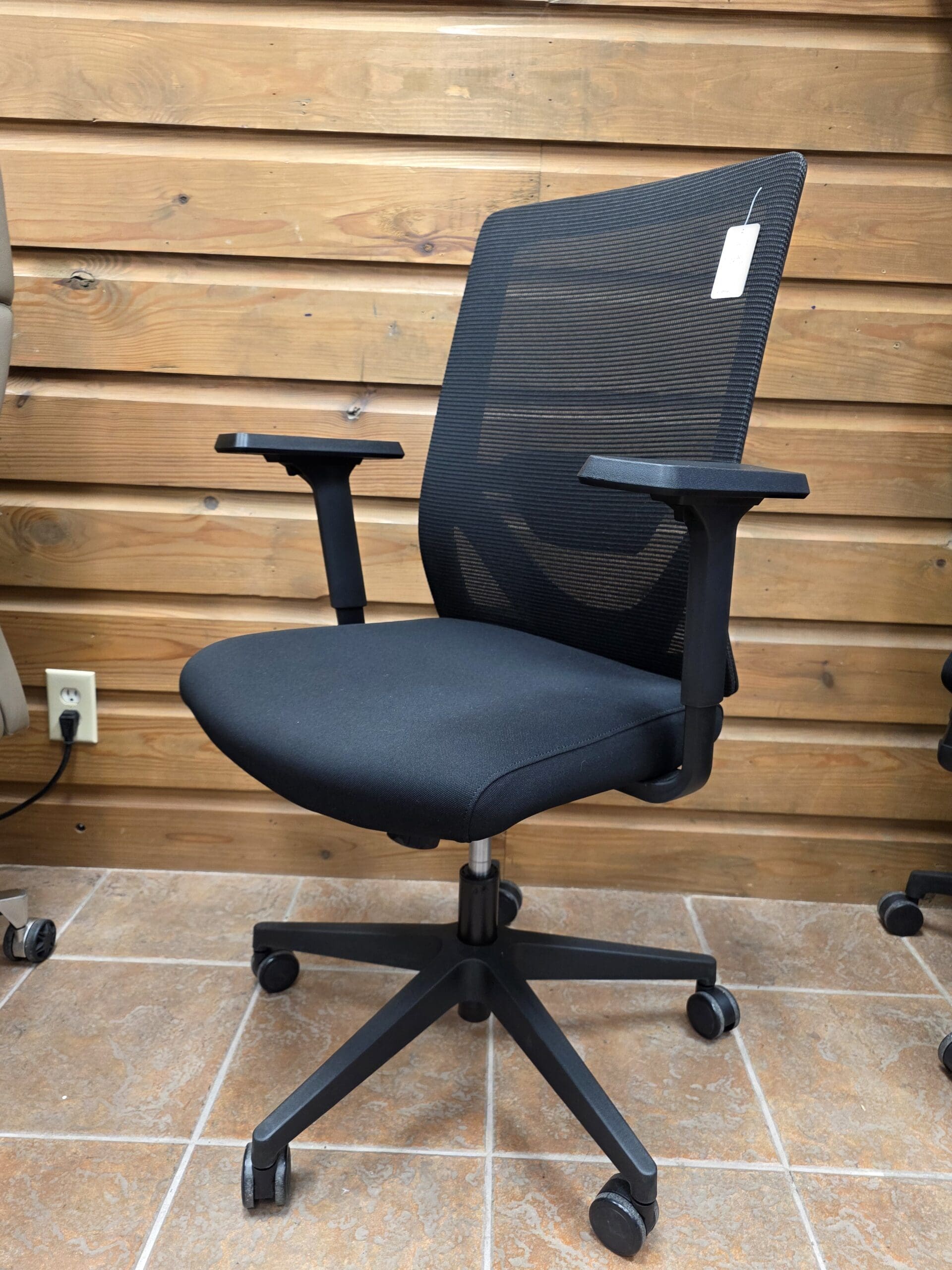 Affordable Ergonomic Office Chair – Black Mesh Desk Chair with Adjustable Armrests and 360° Swivel Base - SS391