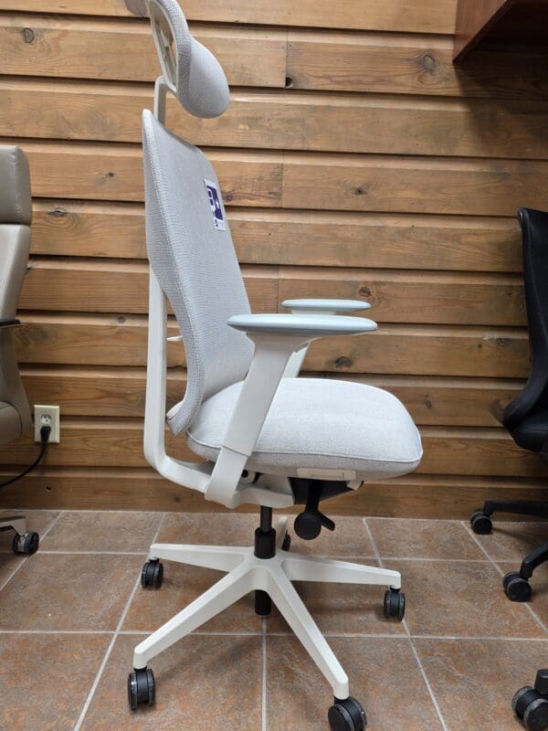 New EAC Mesh-Back Chair with Headrest - Image 5