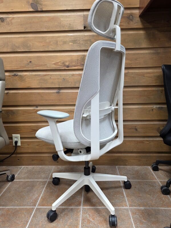 New EAC Mesh-Back Chair with Headrest - Image 8