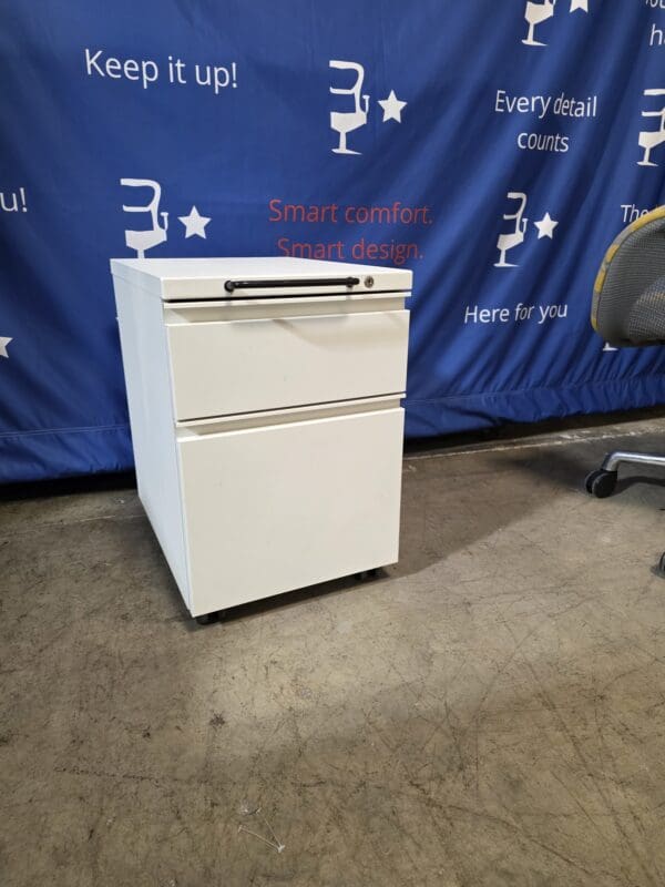 Used Smartfile Herman Miller 2-Drawer Mobile Pedestal with Optional Cushion Top – Used, High-Quality, with Lock (Check description about KEYS) - Image 7